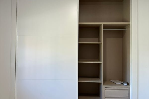 Armario con puerta corredera